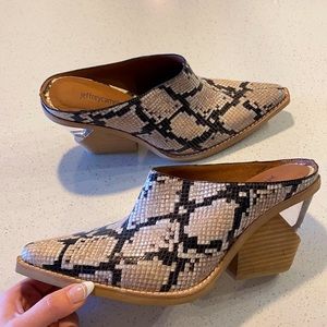 Jeffrey Campbell Traject-lh Notch Heel Mule